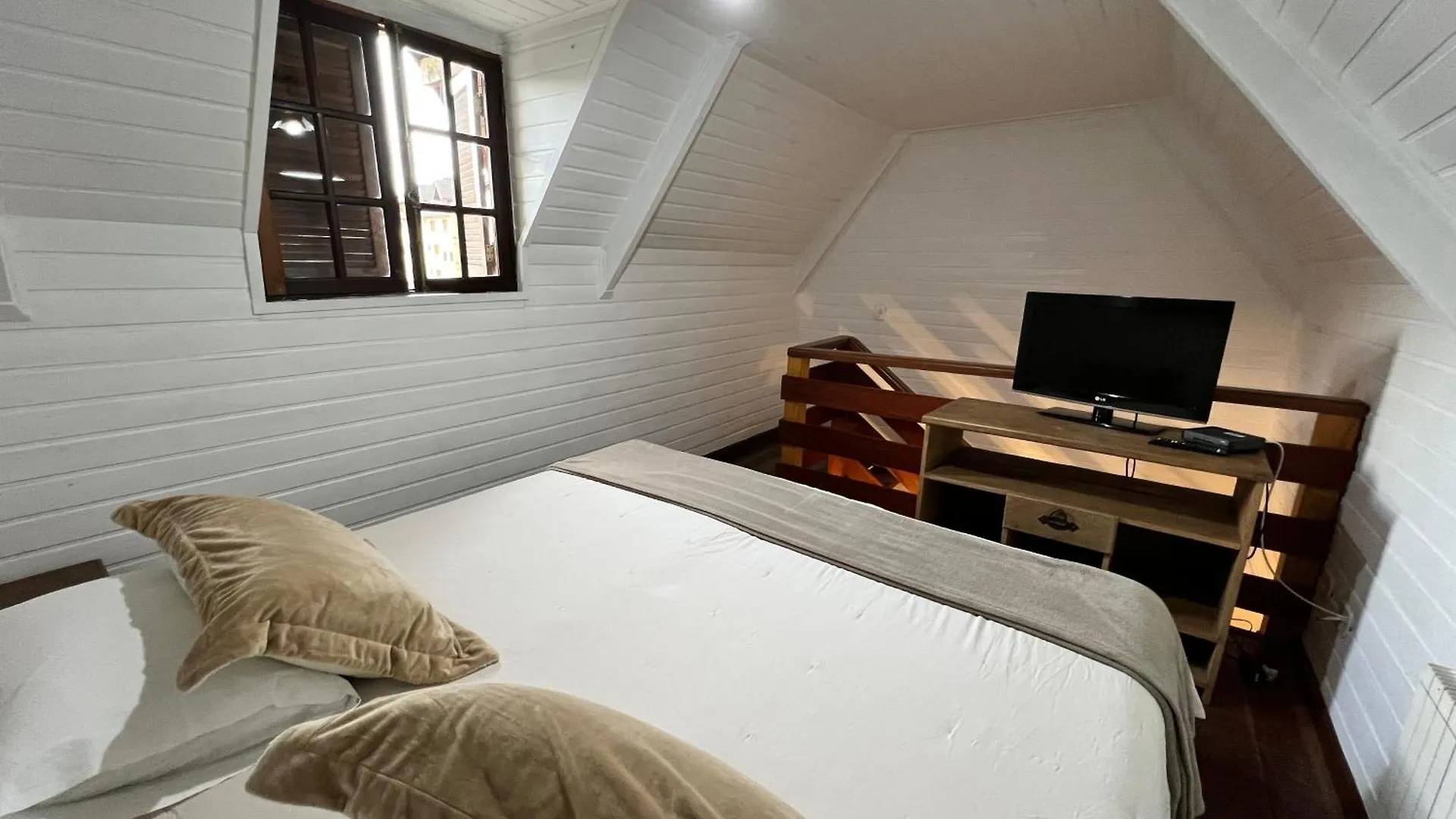 Home & Hosting Campos do Jordão Πανδοχείο